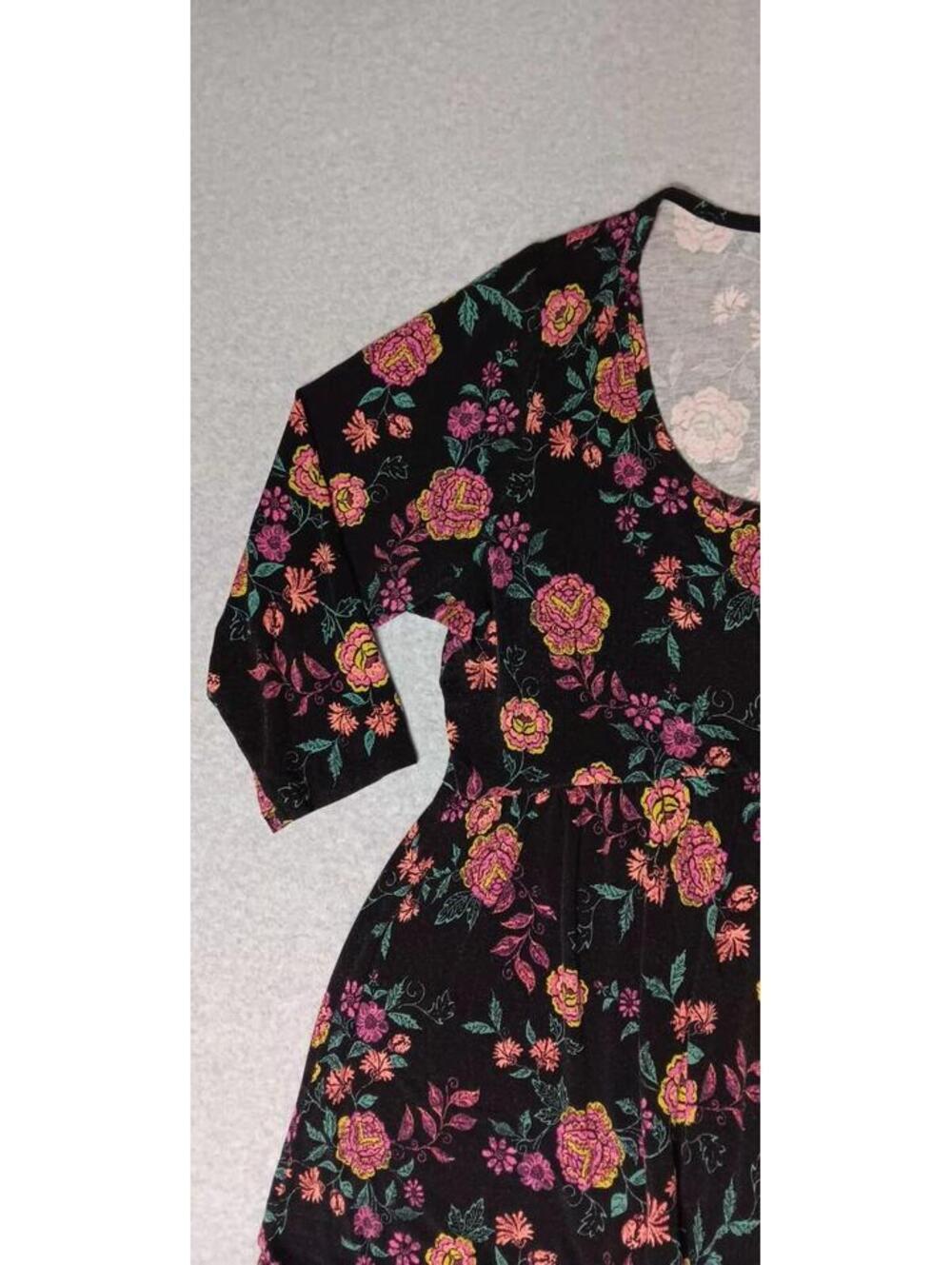 Torrid 3/4 Sleeve Button Up Tunic Blouse Womens Size 2 Black With Floral Design - Picture 10 of 12